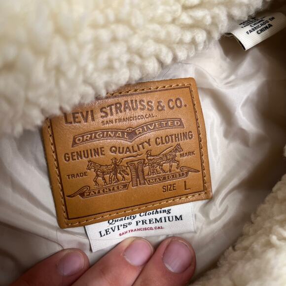 Levi's Premium Jacket Red Tab Cream Womens L Sherpa Fleece Deep‎ Pile Trucker - Picture 2 of 10